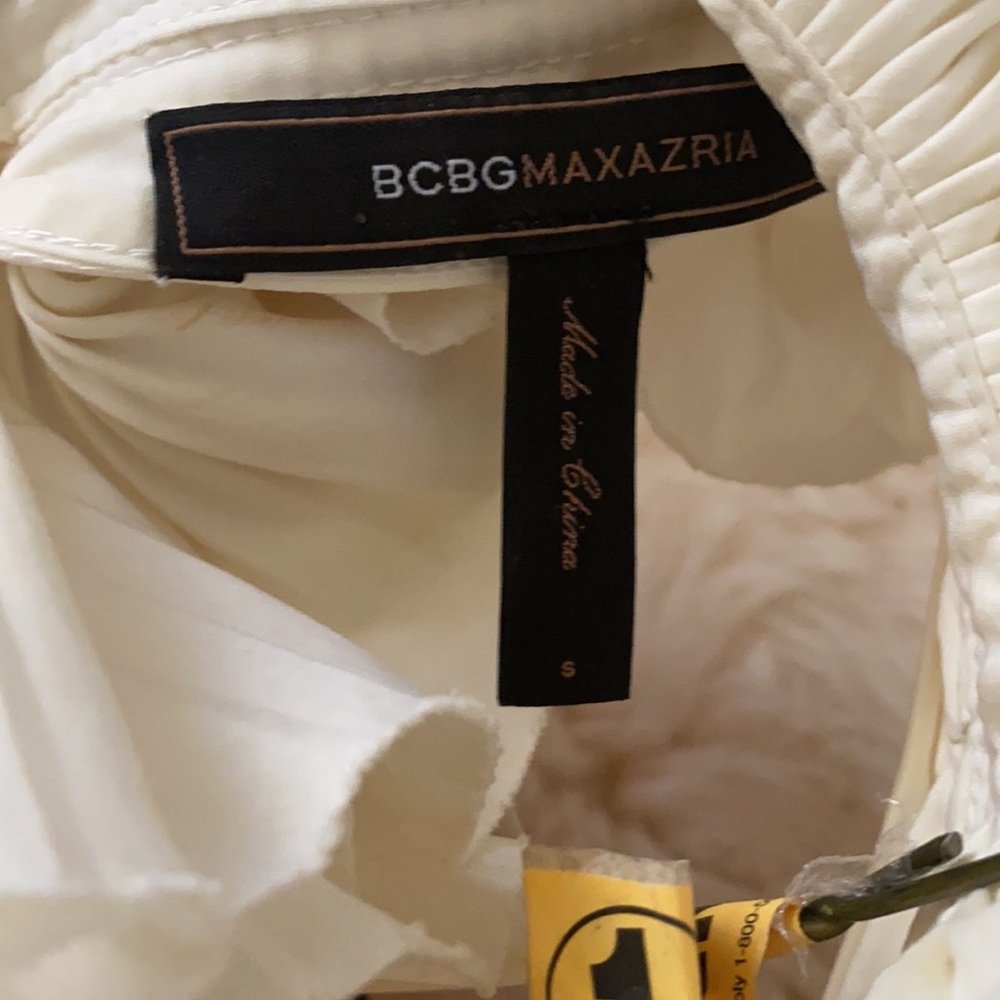 Gorgeous tuxedo shirt by BCBG Max Azria - Picture 3 of 6